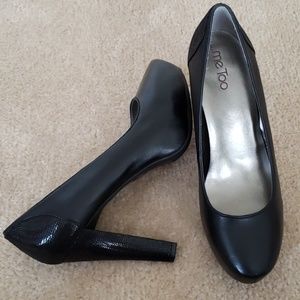 NEW! Me Too Black Leather Pump w/Snakeskin Detail